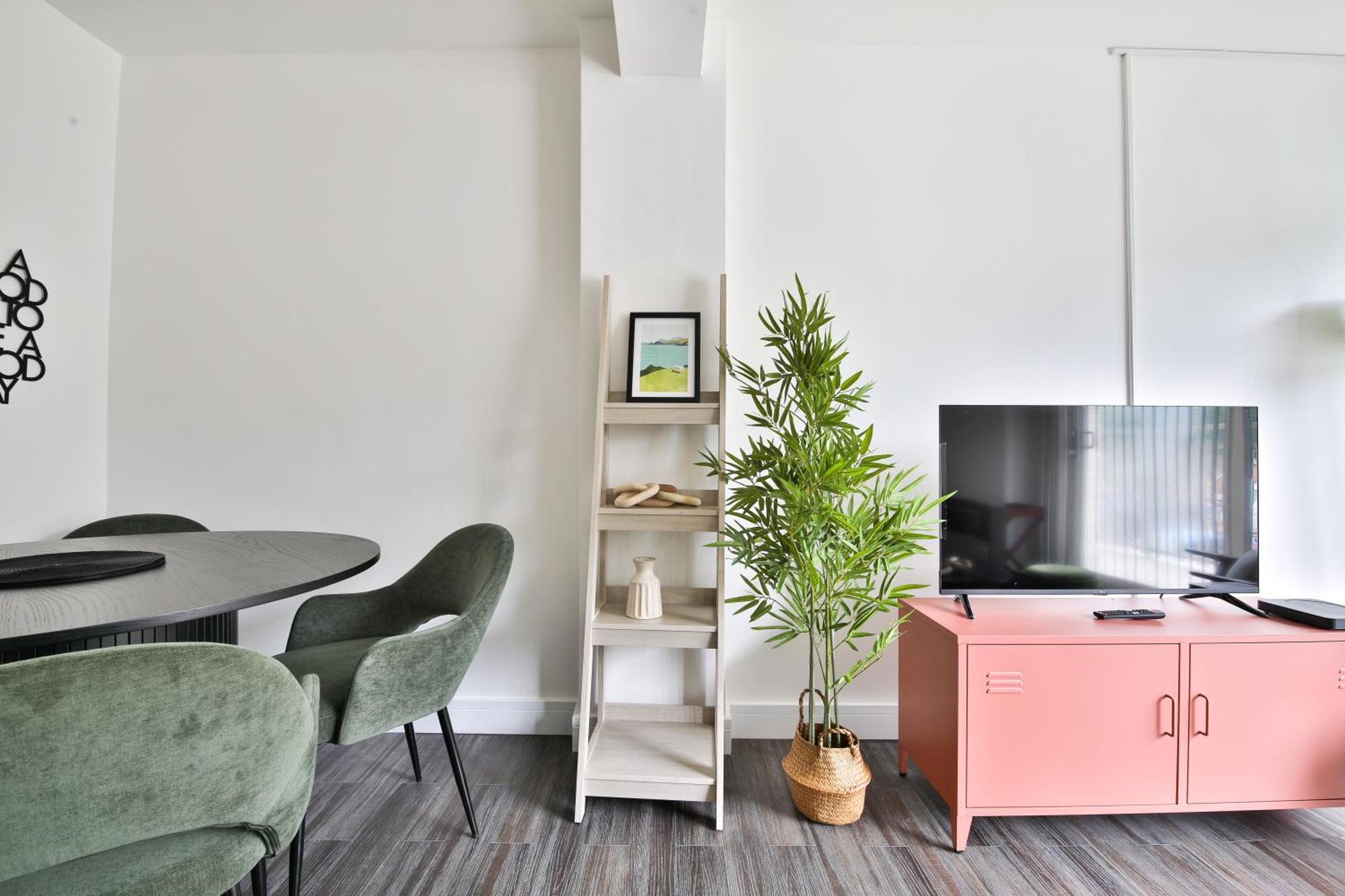 Amber Vista 2 Bedroom Apartments- Supermarket, Coffee Shop, Restaurants & Parking Below Κάρντιφ Εξωτερικό φωτογραφία