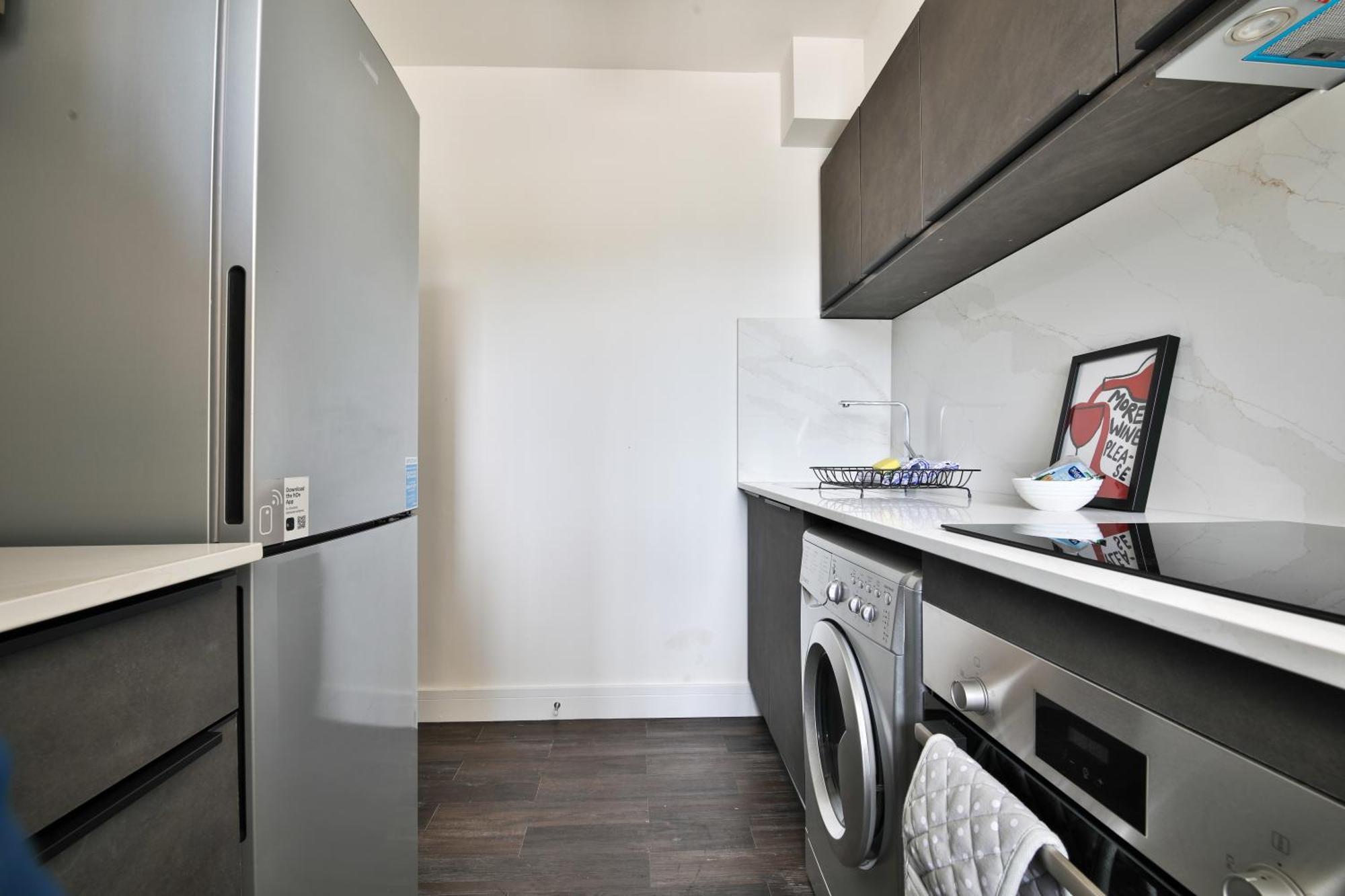 Amber Vista 2 Bedroom Apartments- Supermarket, Coffee Shop, Restaurants & Parking Below Κάρντιφ Εξωτερικό φωτογραφία